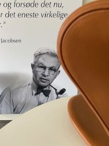 Fuldpolstring af  AJ3107 fra kr 1195